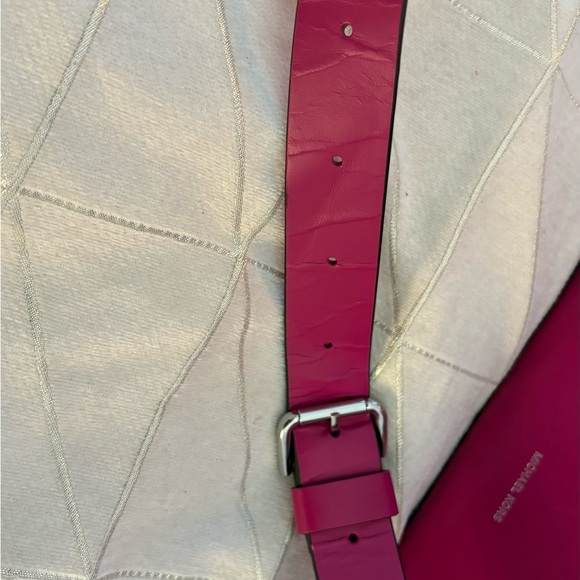 Michael Kors Pink Shoulder Bag with Elegant Design - Picture 7 of 8